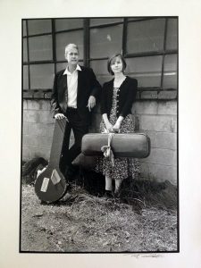Dave Carter and Tracy Grammer in 2000 (photo by Mark Rabiner)