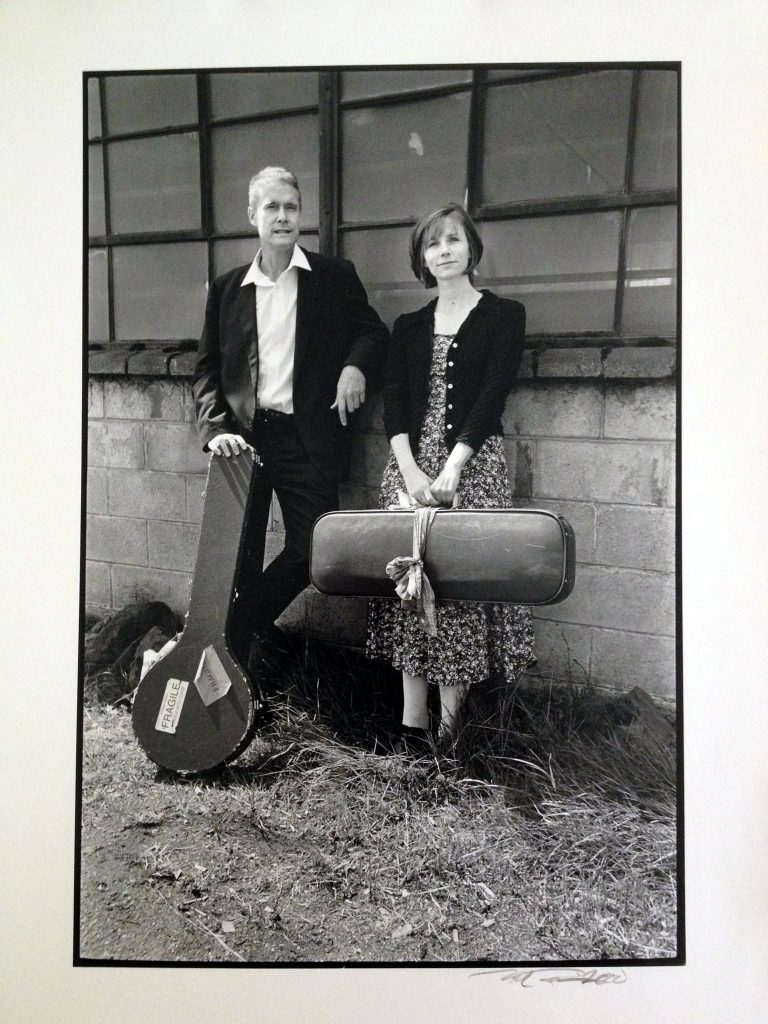 Dave Carter and Tracy Grammer in 2000 (photo by Mark Rabiner)